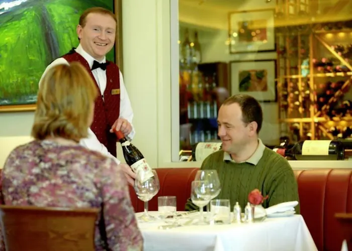 Kelly's & Отель Рослэр